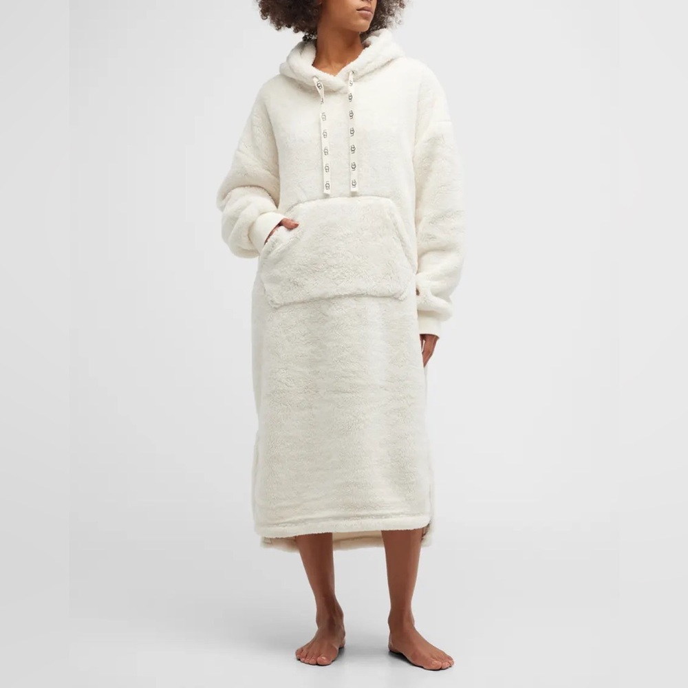 UGG Cream Fleece Hoodie Full-Body, like new